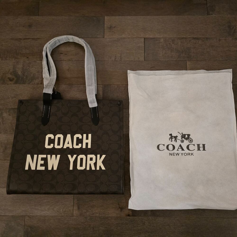COACH Relay Tote Bag in Signature Canvas with Coach Graphics Women CY806 - Picture 2 of 9